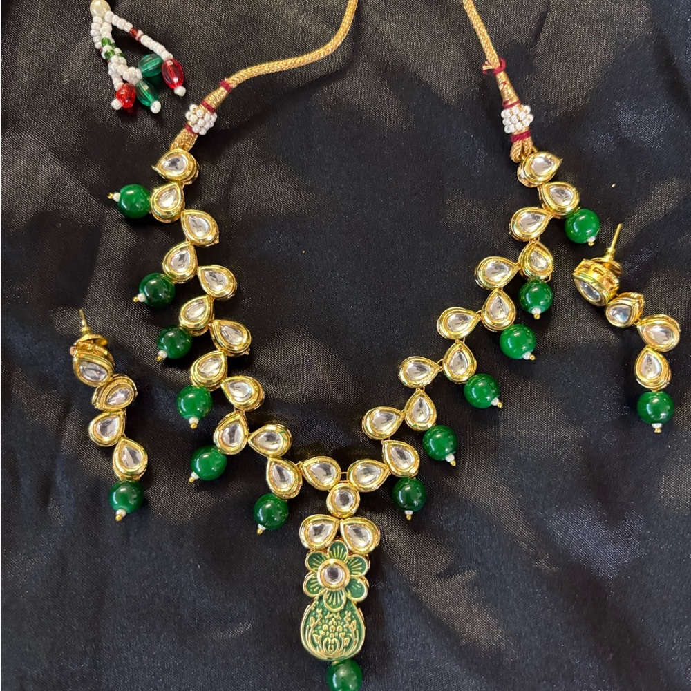 Elegant Green and Gold Kundan Necklace Set
